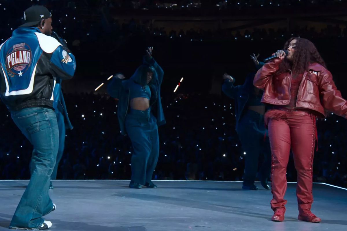 Kendrick Lamar and SZA at super bowl stage